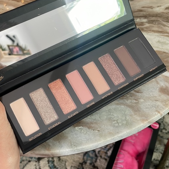 Karmela Defiance ⭐️ Beautiful eyeshadow palette - Picture 4 of 4